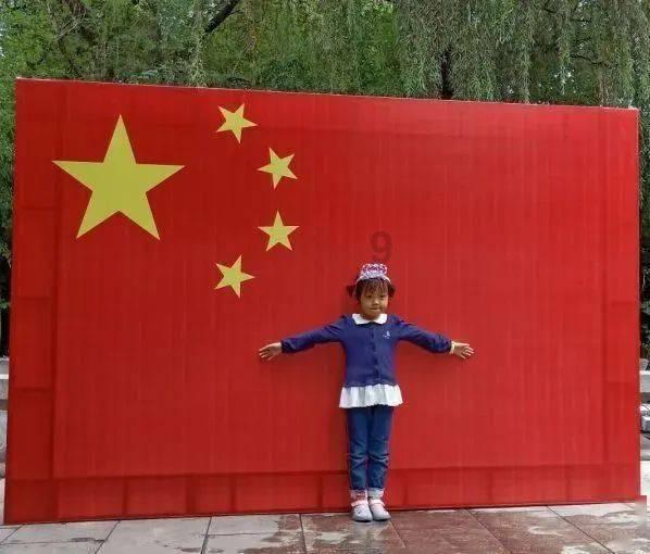 女孩被全班推举为文明之星后哭了,品德为何比学习更加重要?,解答你的疑问